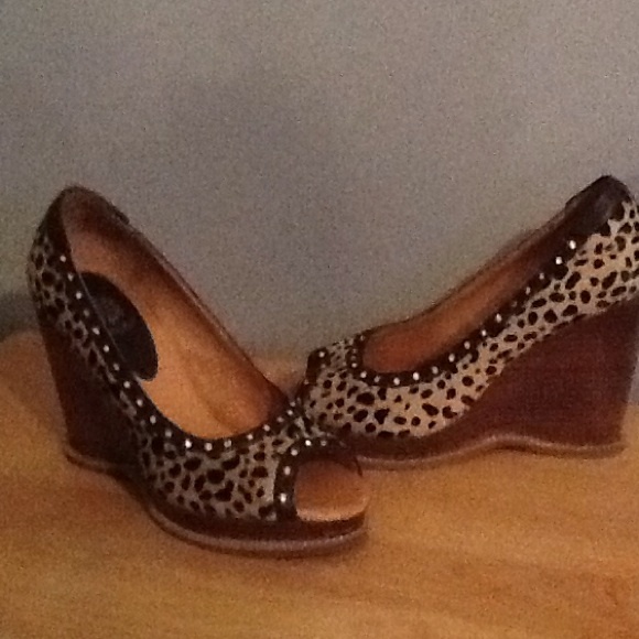 Leopard wedge heels