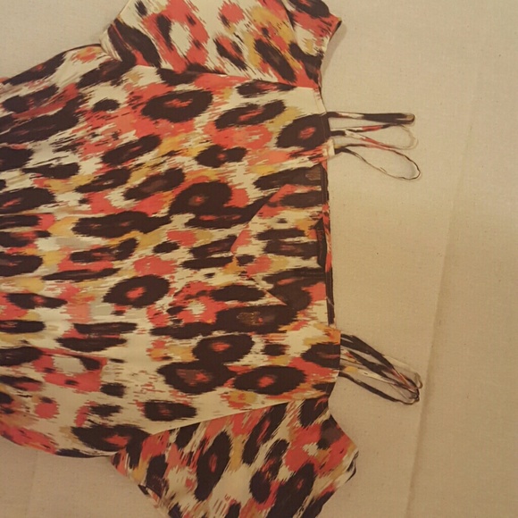 Sofia Vergara Open Shoulder Top - Picture 3 of 3