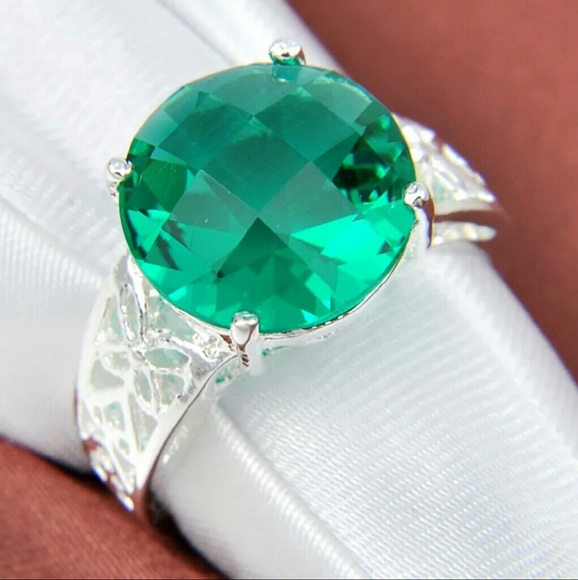 Green Topaz Sterling Silver Ring - Picture 3 of 4