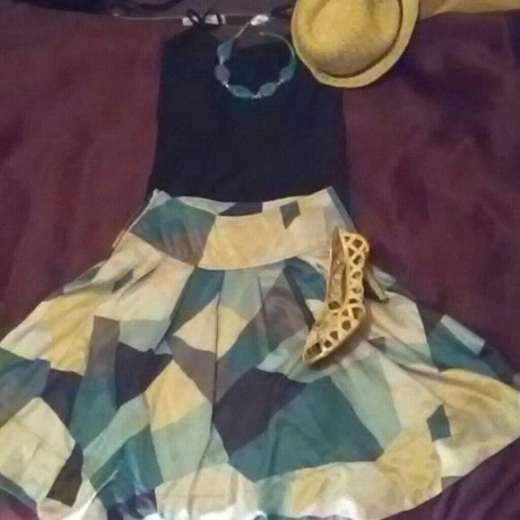 NWOT patterned skirt - Picture 1 of 2