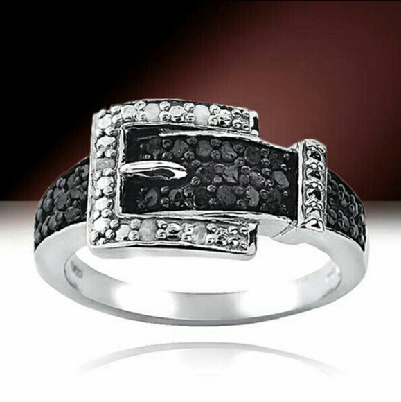 Jewelry - NWOT 1/4 CTTW BLK & White Diamond Belt buckle Ring