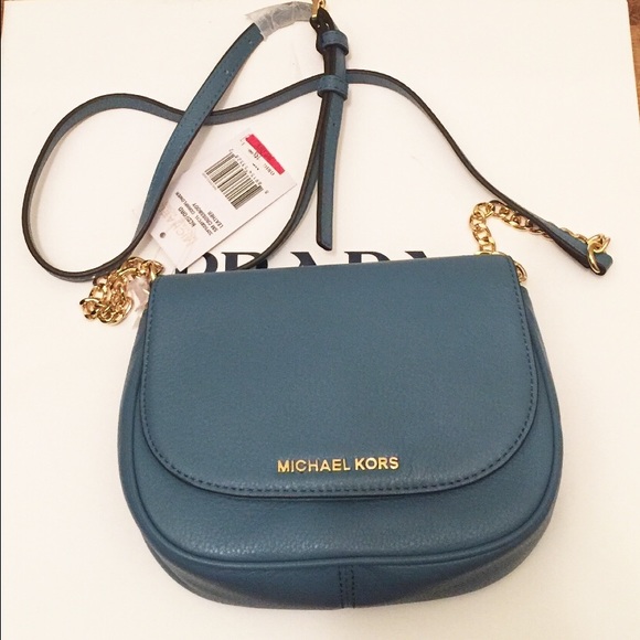 Michael Kors Handbags - 🎉2xHP🎉Michael Kors Bedford small flap crossbody