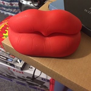 Lip lamp