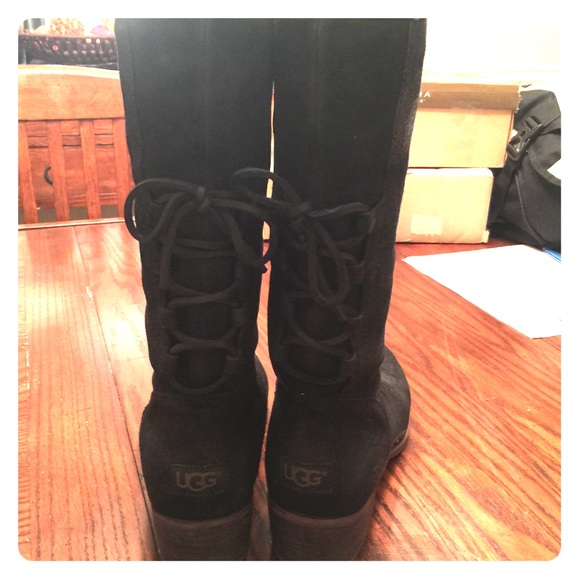 UGG LEATHER BOOT 9.5