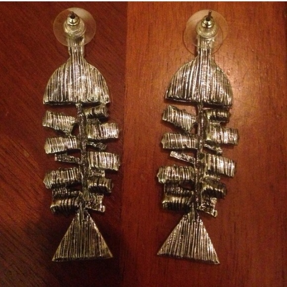 🎉HP🎉Exquisite Fish Earrings - Picture 4 of 4