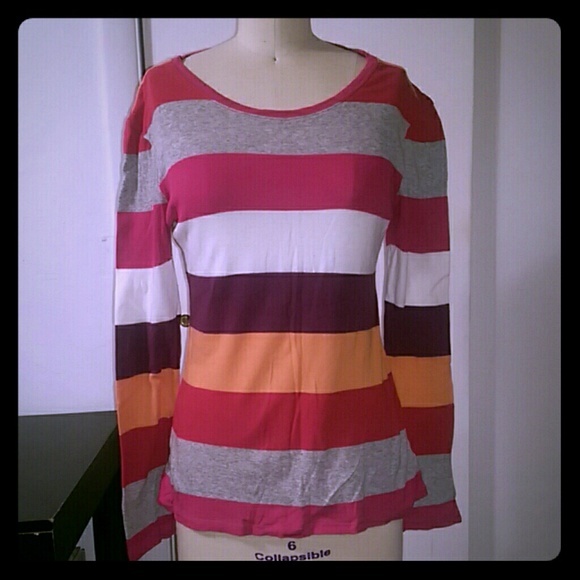 Old navy long sleeve t-shirt