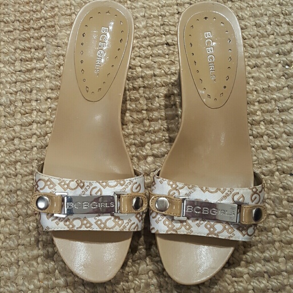 BCBG Mules Clogs in Camel Signature Fabric Size 8