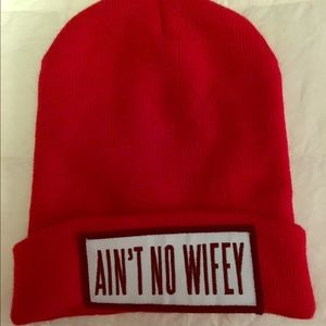 RED "AINT NO WIFEY" HAT
