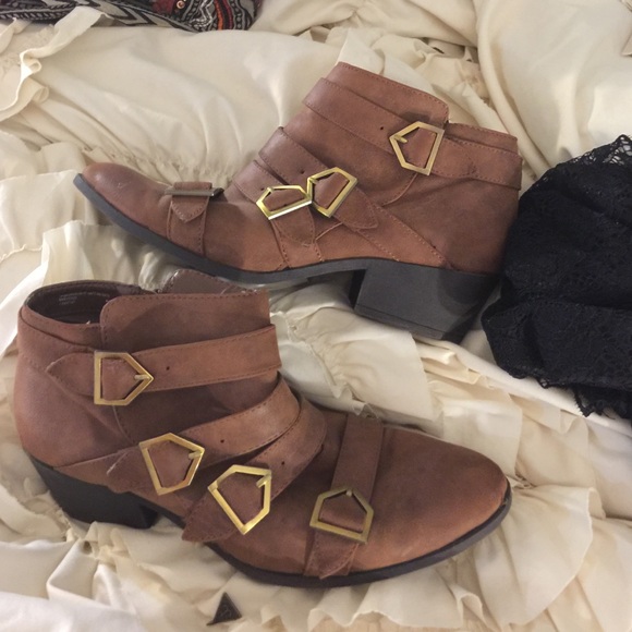 Sam and Libby Buckle boots