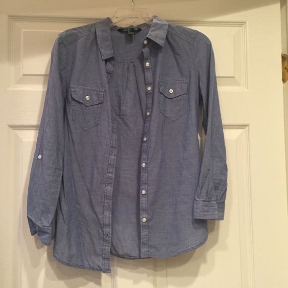 Gently worn chambray top. Great for spring season!