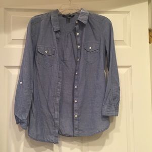 Gently worn chambray top. Great for spring season!