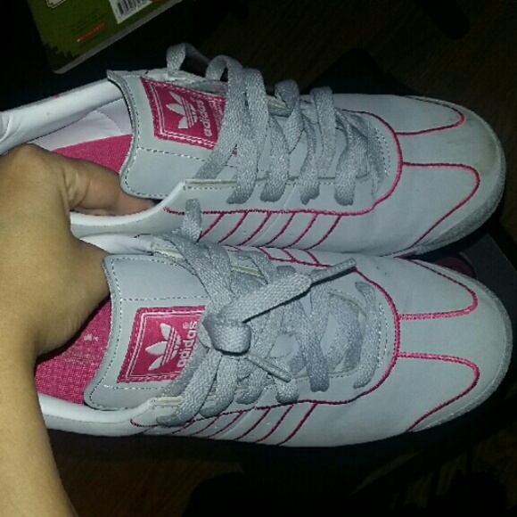 Women's Adidas grey and pick samoa