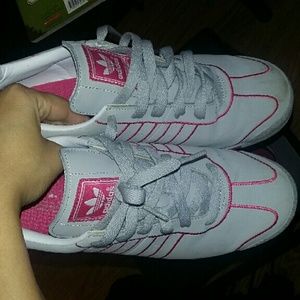 Women's Adidas grey and pick samoa