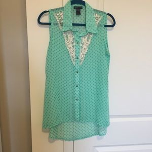 High-low sleeveless button down