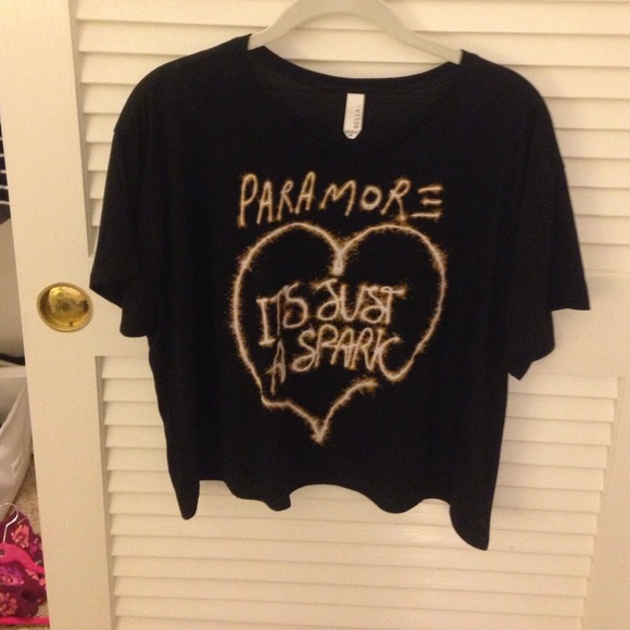 Paramore MonumenTOUR band shirt