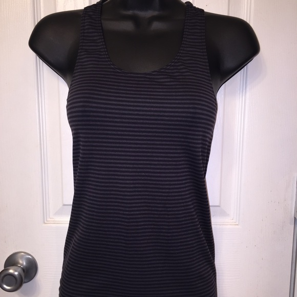 ❌SOLD❌Under Armour Razorback Tank - Picture 1 of 3