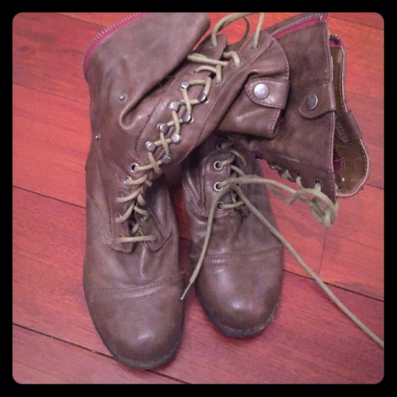 Combat style boots