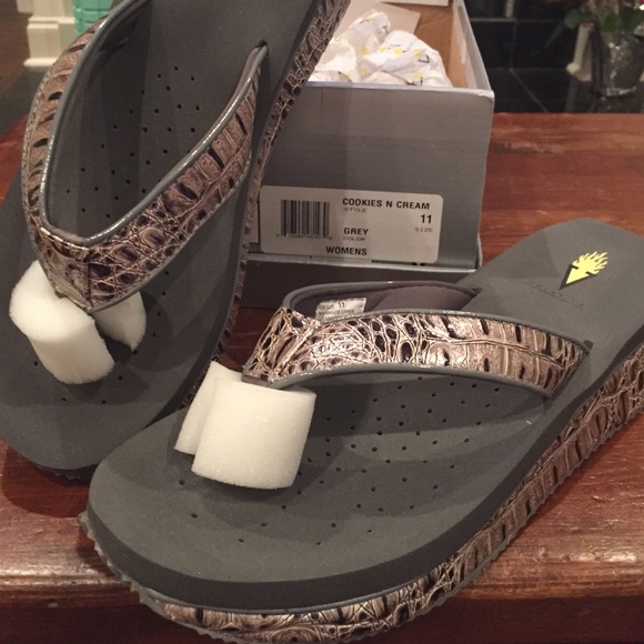 Volatile size 11 flip flop