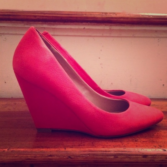 Pour la Victoire Shoes - Pour La Victoire Red Wedges ❤️