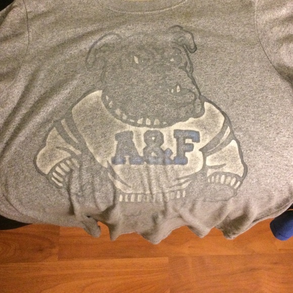 Abercrombie graphic tee - Picture 1 of 2