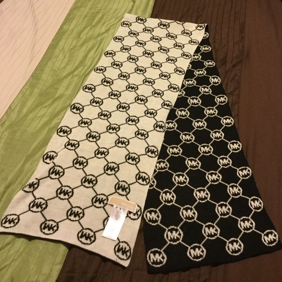 Michael Kors Reversable Scarf