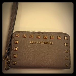 100% Authentic Michael Kors hand wrist wallet