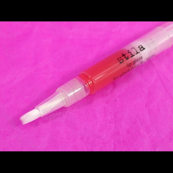 BNWT STILA LIP GLAZE IN WILDBERRY