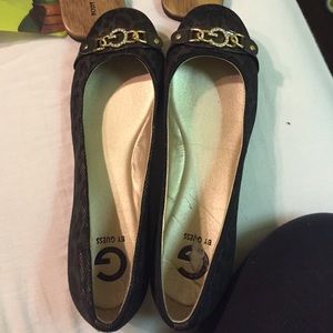 Guess flats