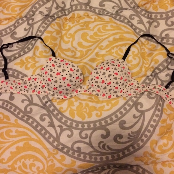 Bras - Picture 2 of 4