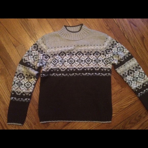 Sweaters - ❄️BNWT PRINTED TURTLENECK SWEATER