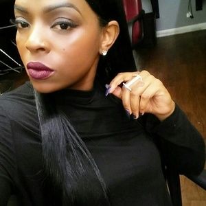 Meet your Posher, Adrianne