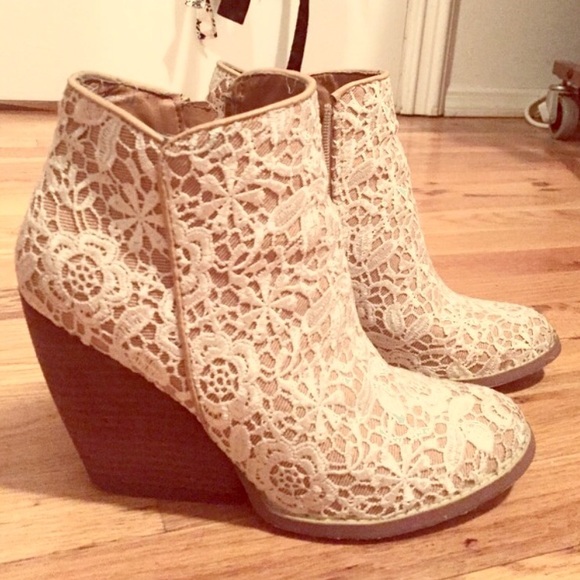 Lace boots