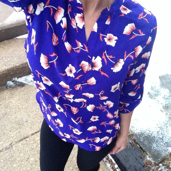 NWT Royal Blue Print Floral Top Size S - Picture 3 of 3