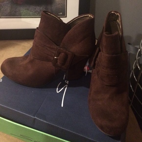 Short shoe boot