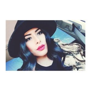 Meet your Posher, Ana