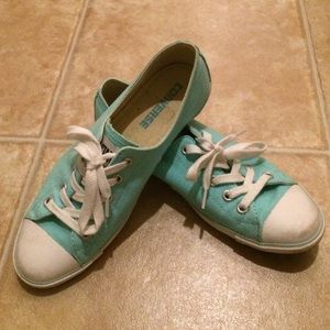 Tiffany Blue converse all star size 6.5