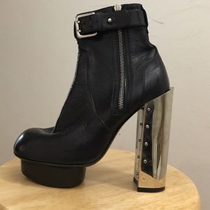 PHI Collection - Cubist ankle runway boot - 38