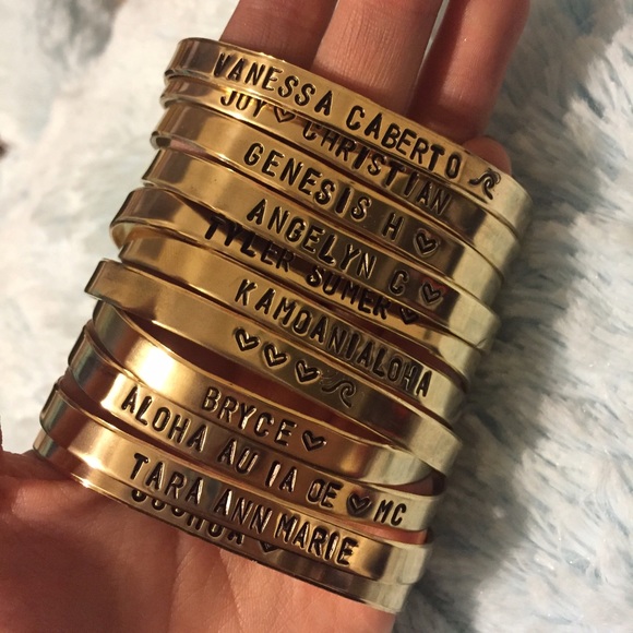 Gold customized and engraved cuff bracelet - Picture 1 of 3