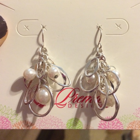 Pearl dangle earrings