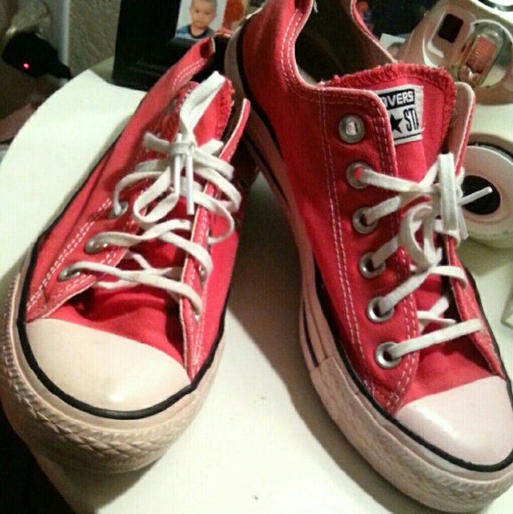 SOLD Red converse - Picture 1 of 3