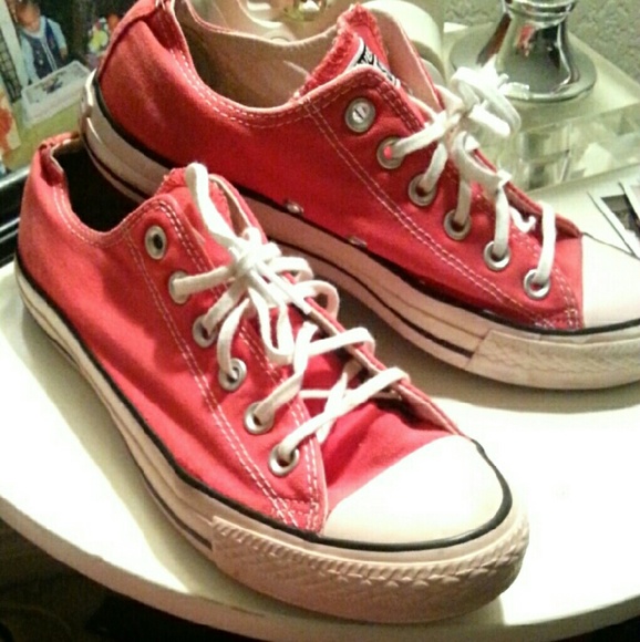 SOLD Red converse - Picture 2 of 3