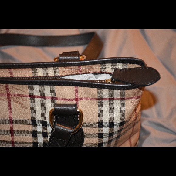 🔴SOLD🔴 Burberry Haymarket Check & Leather Tote - Picture 4 of 4
