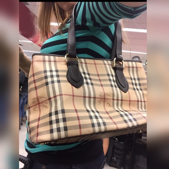 🔴SOLD🔴 Burberry Haymarket Check & Leather Tote - Picture 2 of 4