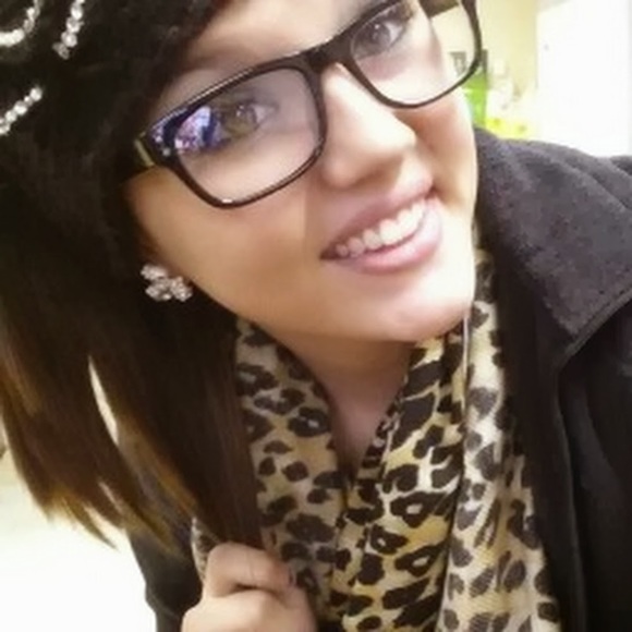 Meet your Posher, Destanye