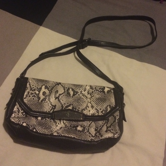 Simply Vera snake print/black cross body bag
