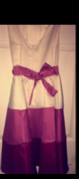 Dresses - Picture 3 of 4