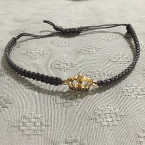 Crown adjustable bracelet