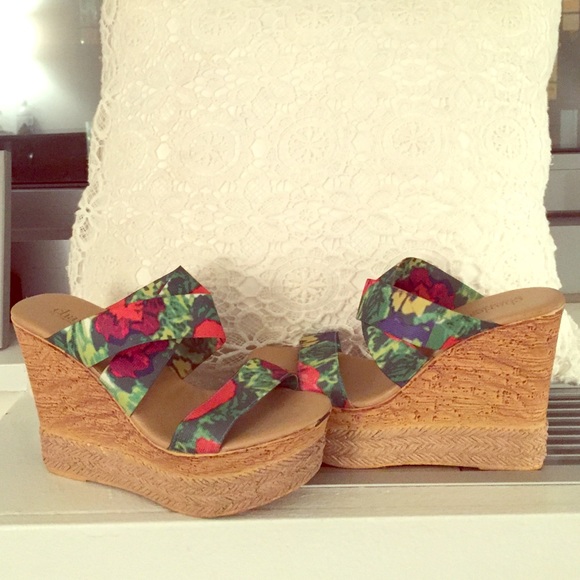 Cute&Comfy wedges! By Charles David