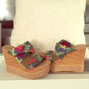 Cute&Comfy wedges! By Charles David