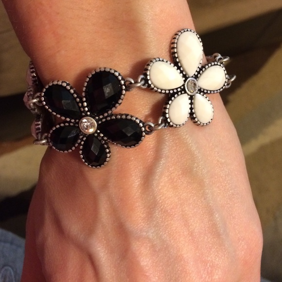 Black& white flower bracelet